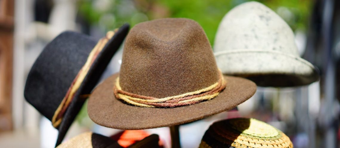 découvrez notre collection de chapeaux tendance pour toutes les occasions. que vous cherchiez un style décontracté, élégant ou original, nous avons le couvre-chef parfait qui alliera confort et style. explorez nos modèles variés et trouvez celui qui saura compléter votre look.