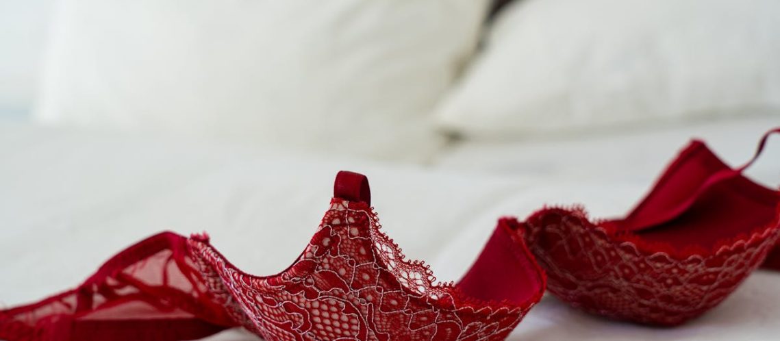 découvrez notre collection de lingerie élégante et sensuelle. offrez-vous un confort inégalé tout en mettant en valeur votre silhouette. explorez nos modèles variés pour chaque occasion et laissez-vous séduire par la délicatesse de nos tissus.