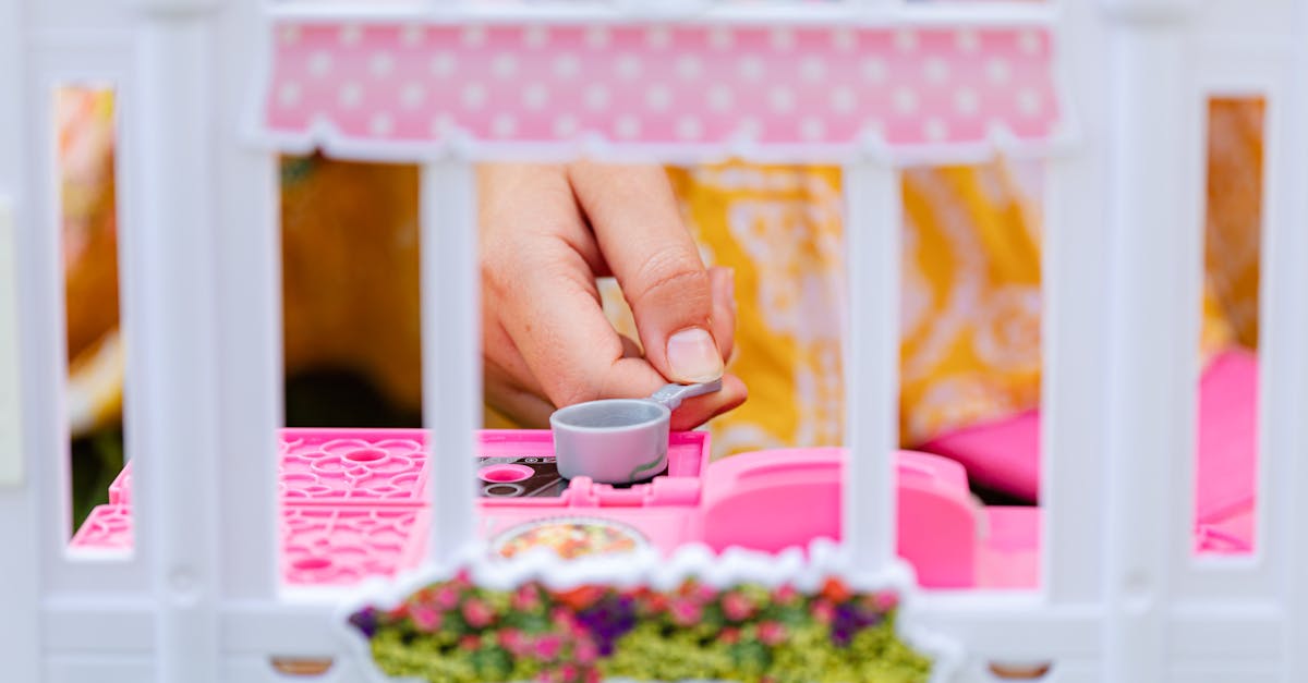 découvrez notre sélection de mini vibromasseurs, compacts et discrets, parfaits pour pimenter vos instants intimes. profitez de plaisir ciblé où que vous soyez, avec des designs élégants et des options variées pour satisfaire toutes vos envies.