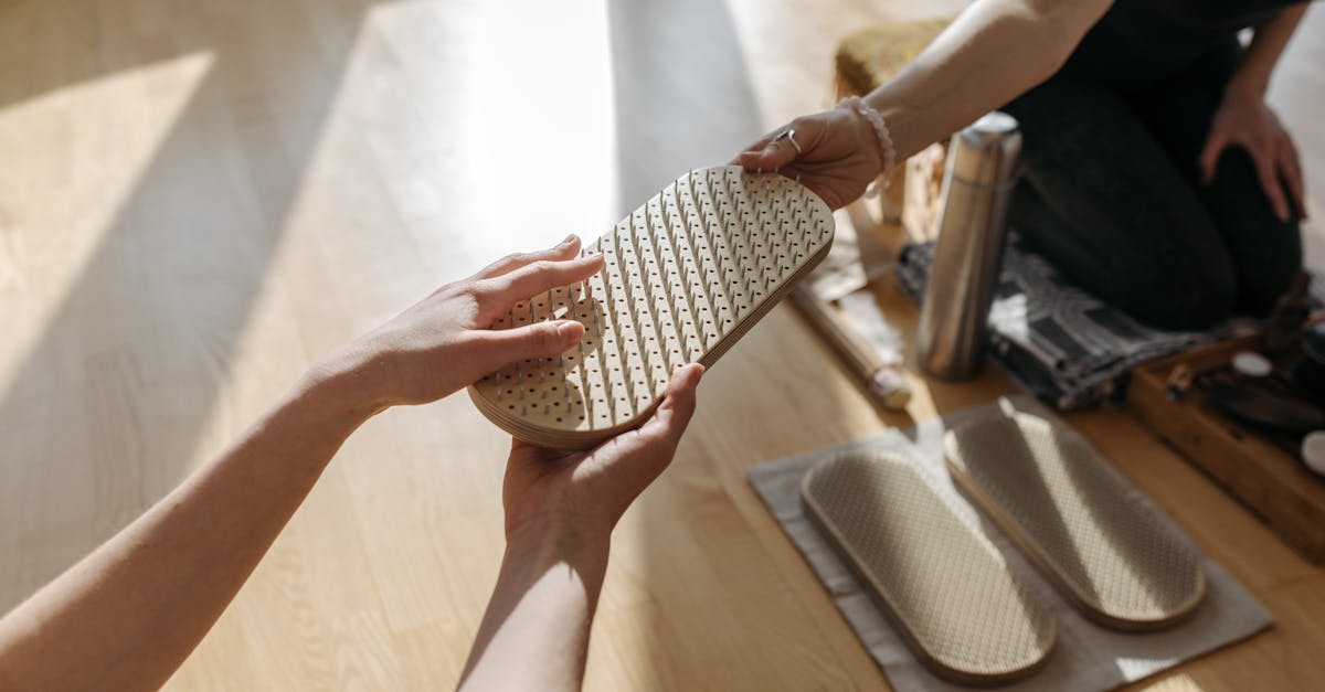 découvrez les bienfaits de l'acupression, une technique de médecine traditionnelle chinoise qui utilise des points spécifiques du corps pour soulager le stress, améliorer le bien-être et favoriser la guérison naturelle. apprenez à l'intégrer dans votre routine quotidienne pour une meilleure santé physique et mentale.
