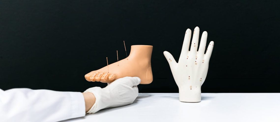 découvrez l'acupression, une technique ancestrale de bien-être qui utilise la pression des doigts sur des points spécifiques du corps pour soulager le stress, réduire la douleur et améliorer la circulation. apprenez les bienfaits de cette pratique millénaire pour votre santé physique et mentale.