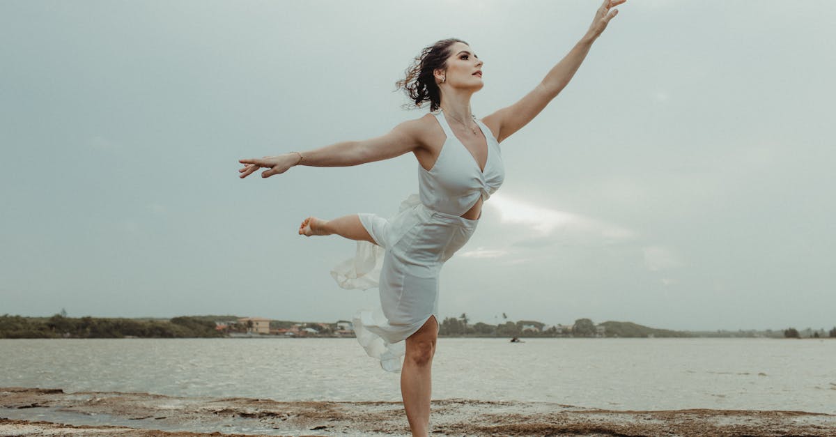 découvrez notre élégante aqua dress, une robe rafraîchissante et fluide parfaite pour toutes les occasions. sa teinte aquatique et son design moderne sauront sublimer votre silhouette tout en vous apportant confort et style. optez pour un look tendance avec notre collection.