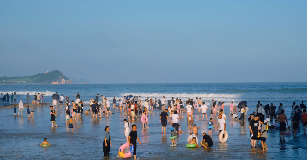 découvrez notre collection de serviettes de plage colorées et confortables, idéales pour vos journées au soleil. fabriquées en tissu doux et absorbant, nos serviettes de plage allient style et fonctionnalité pour vous accompagner lors de vos vacances à la mer.