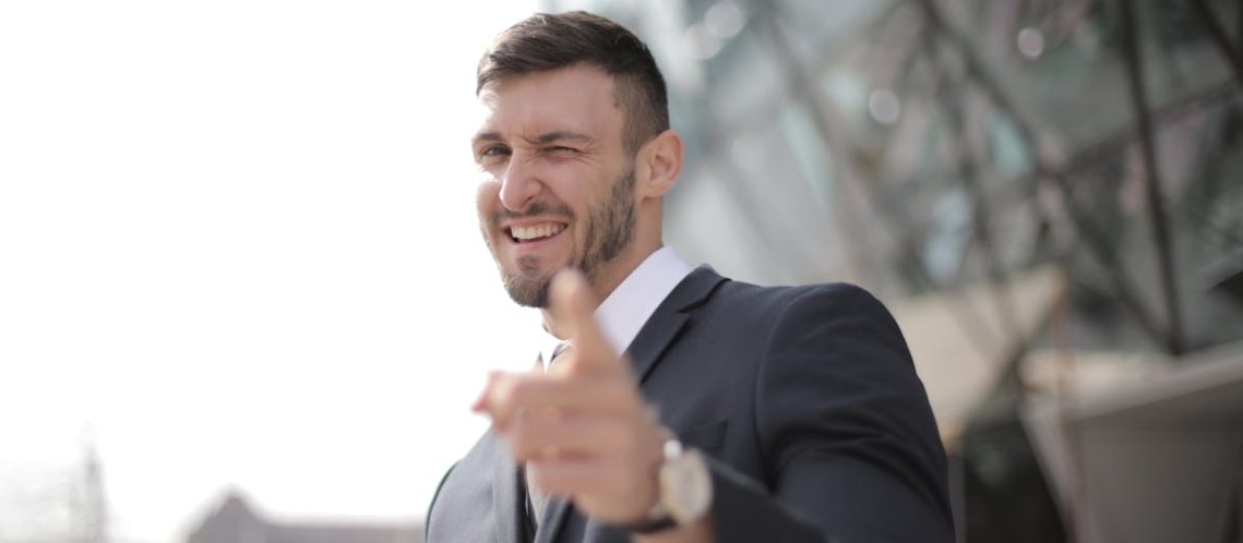 découvrez le parcours et les qualités d’un inspiring leader, une source d’inspiration pour motiver, guider et transformer positivement son équipe vers le succès.