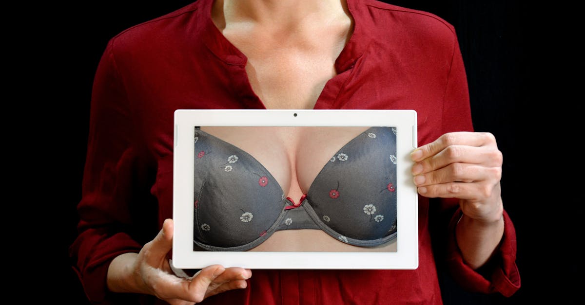 découvrez notre collection élégante de lingerie pour femmes, alliant confort, qualité et sensualité. choisissez parmi une variété de styles raffinés pour sublimer votre silhouette au quotidien ou pour des occasions spéciales.